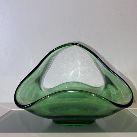 Vintage~Viking~Green Glass Handkerchief Foldover Bowl/Basket/Candy Dish 1970’s - Picture 3 of 15